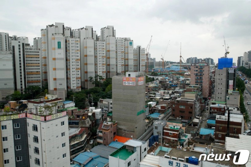 서울 서대문구 북아현동 재개발 구역과 신축 아파트단지 일대./뉴스1 ⓒ News1 안은나 기자