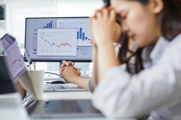 남편 몰래 투자했는데 3000만원 손실…맘카페도 패닉 | 한국경제