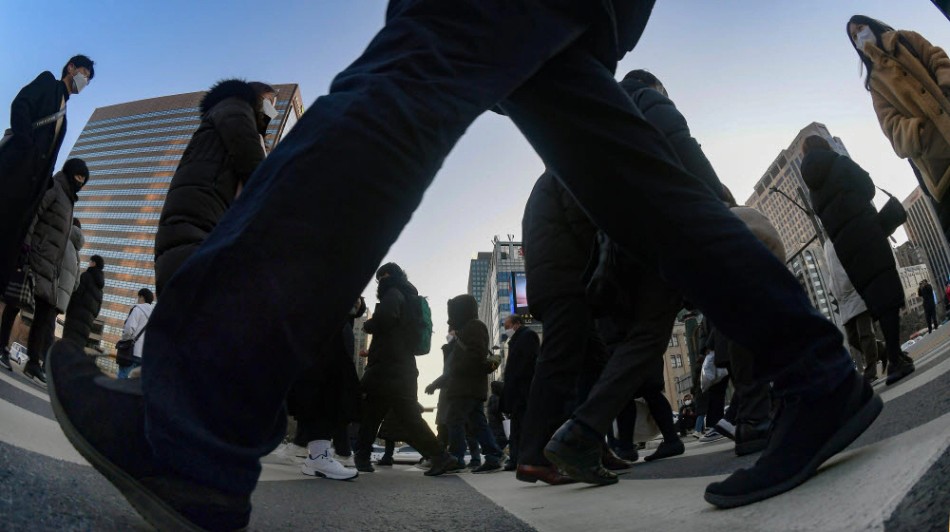 새해 첫 출근길 '힘찬 발걸음' - 전자신문