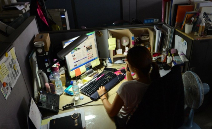 직장인 절반, 주 3회 이상 야근 - 직장생활 - 노동OK