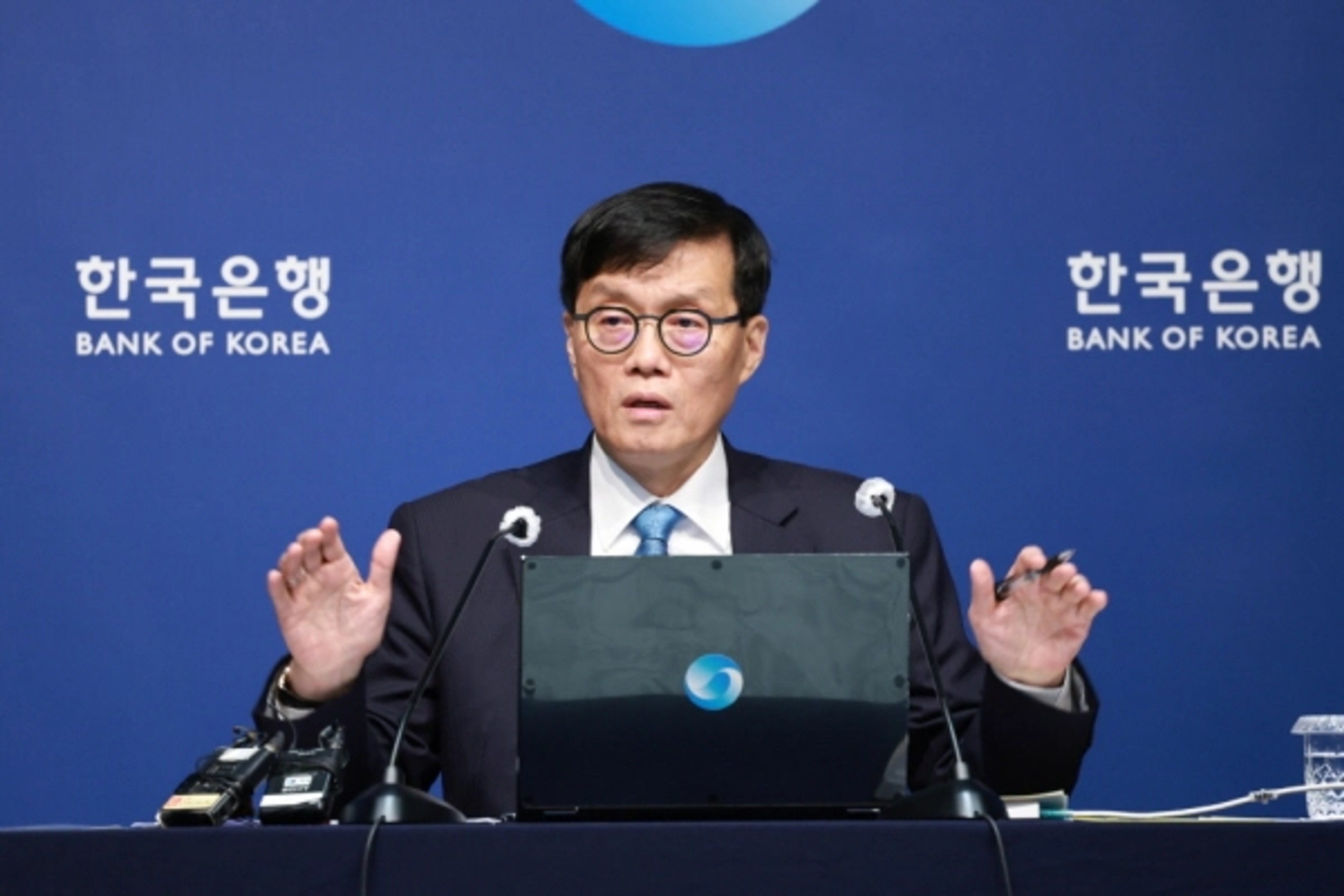 thumb-부동산, 이제 끝물인가? 💣 한국은행의 금리 동결 의미 🏦