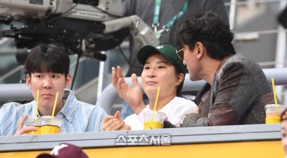 포토]'투 머치 토커' 박찬호의 이야기를 듣는 박태환-박세리 : 네이트 뉴스