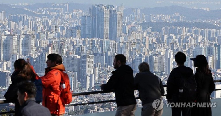 文정부 전고점 넘은 서울 집값…'비한강벨트'는 소외 여전