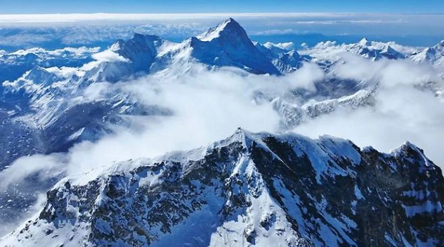 에베레스트보다 높이 난 드론