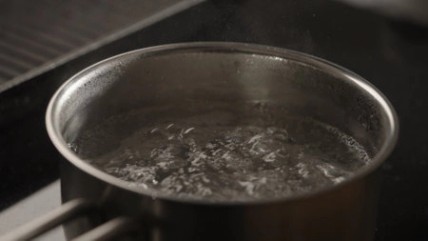 냄비에 끓는 물 로열티 무료 사진, 그림, 이미지 그리고 스톡포토그래피. Image 73872045