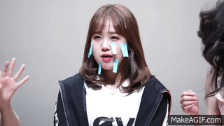 170917 종로팬사 유정이의 잔망잔망 포스트잇떼기 게임 ♡ on Make a GIF