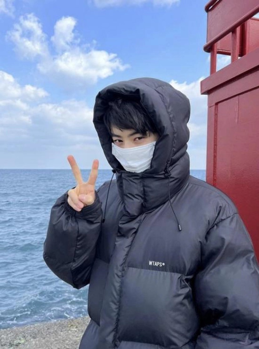 차은우, 남친짤의 정석…바닷바람에 신난 꽃사슴